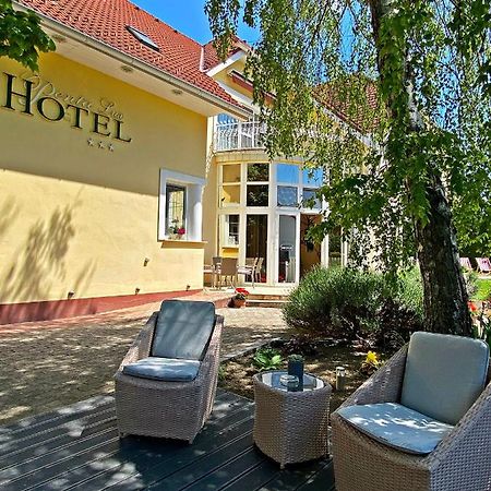 Hotel Penta Lux Тата Экстерьер фото
