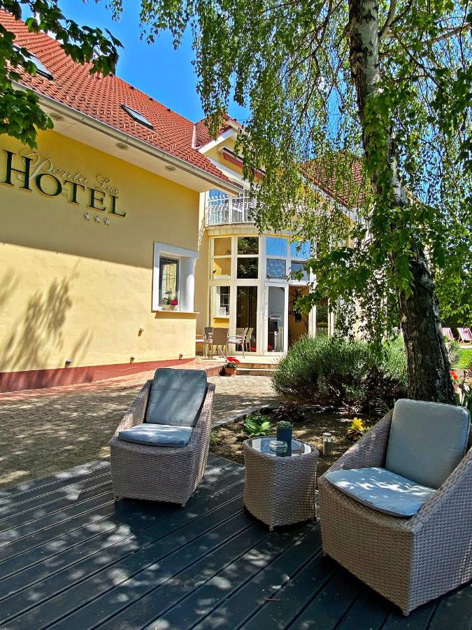 Hotel Penta Lux Тата Экстерьер фото
